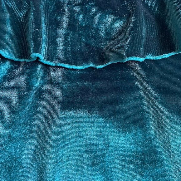 Mentionables Emerald Green Velvet Ruffle Tank – Size XL - Picture 2 of 8